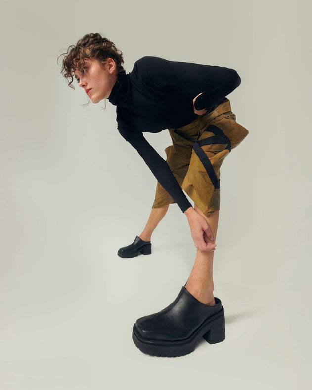 Squared Mule Grape Leather Black