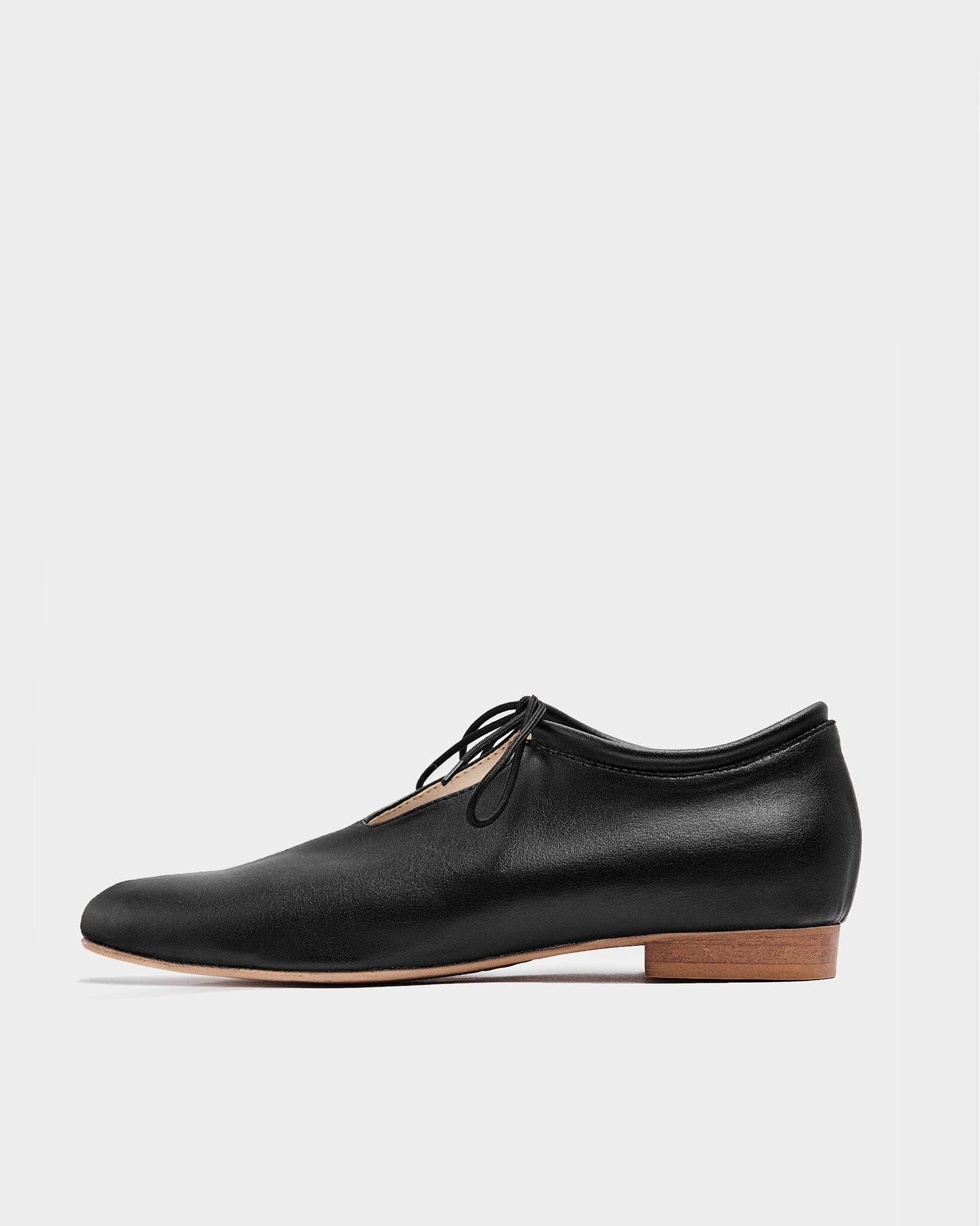 Akira Pumps Nopal Flats Black