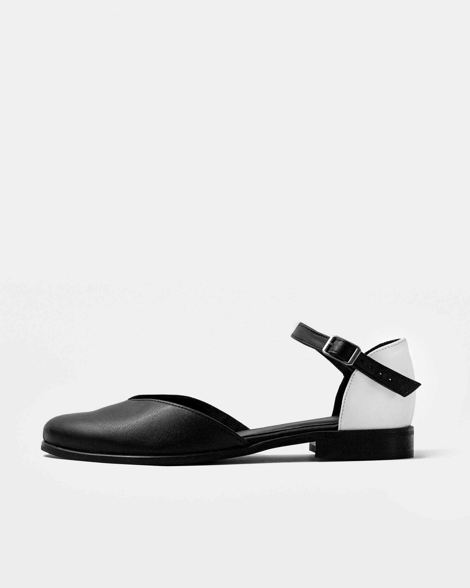 Alexa Cactus Leather Flats Black / White