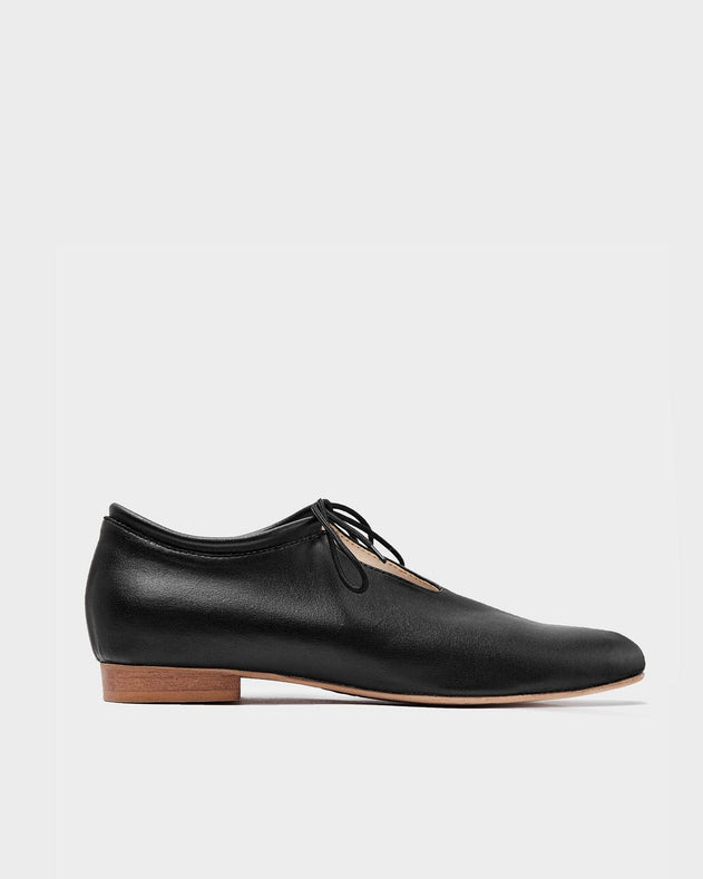 Akira Pumps Nopal Flats Black