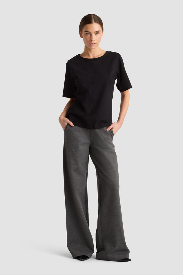 Thea Tee Black