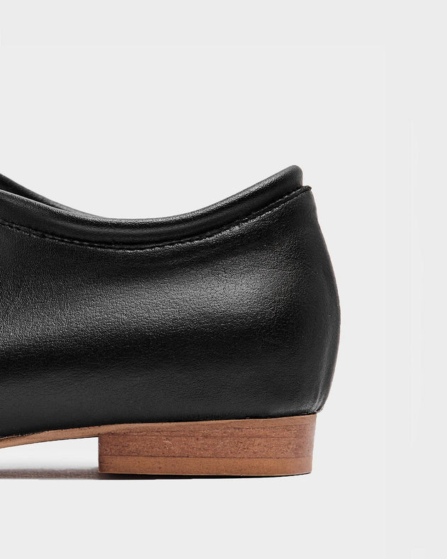 Akira Pumps Nopal Flats Black