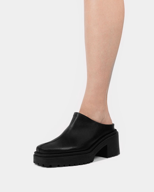 Squared Mule Grape Leather Black