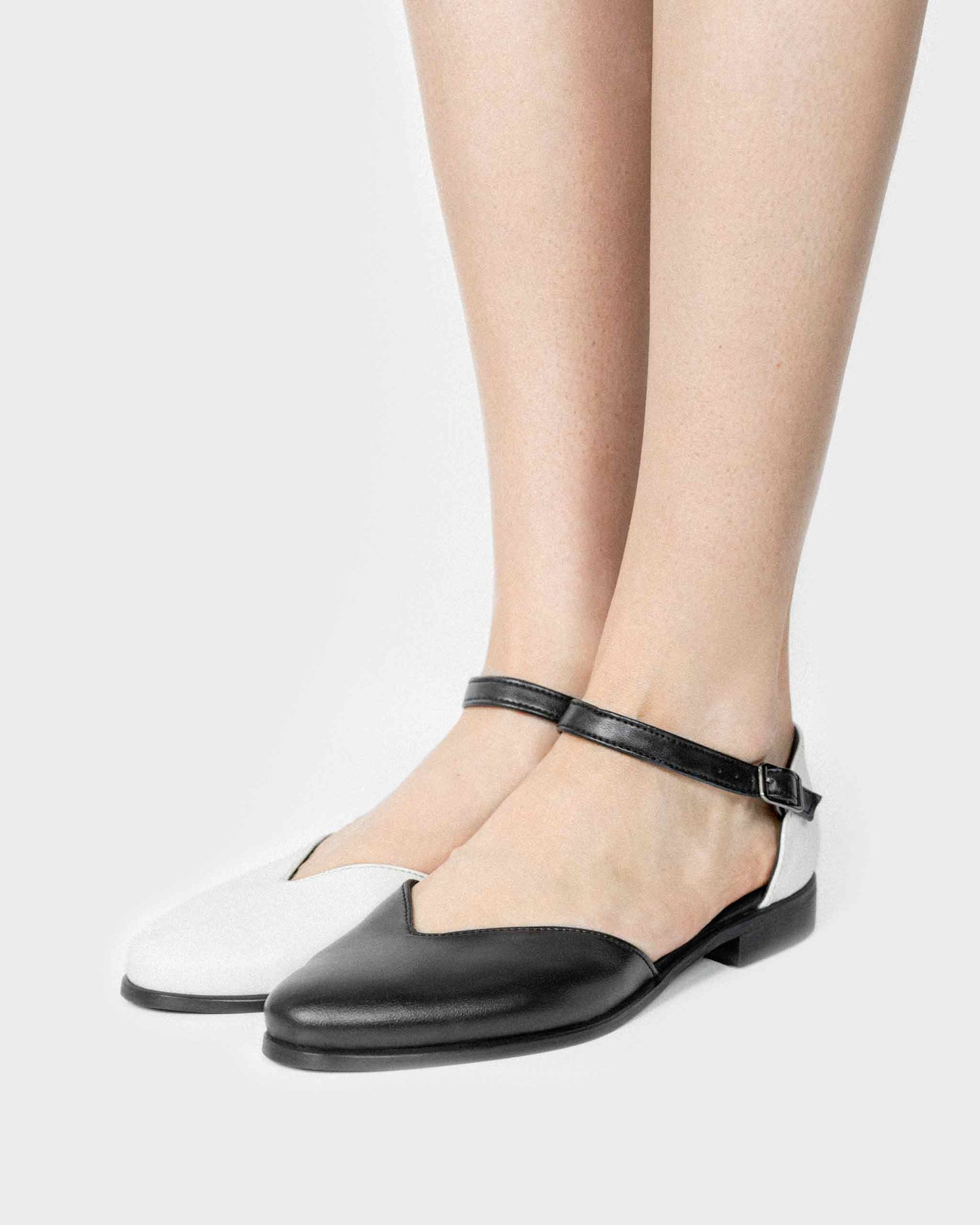 Alexa Cactus Leather Flats Black / White