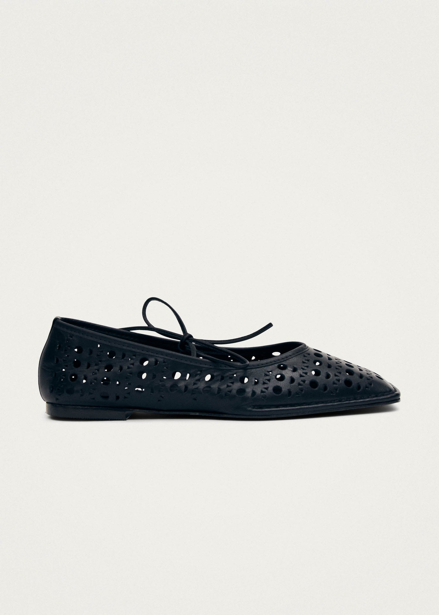 Sway Slit Leather Ballet Flats Black