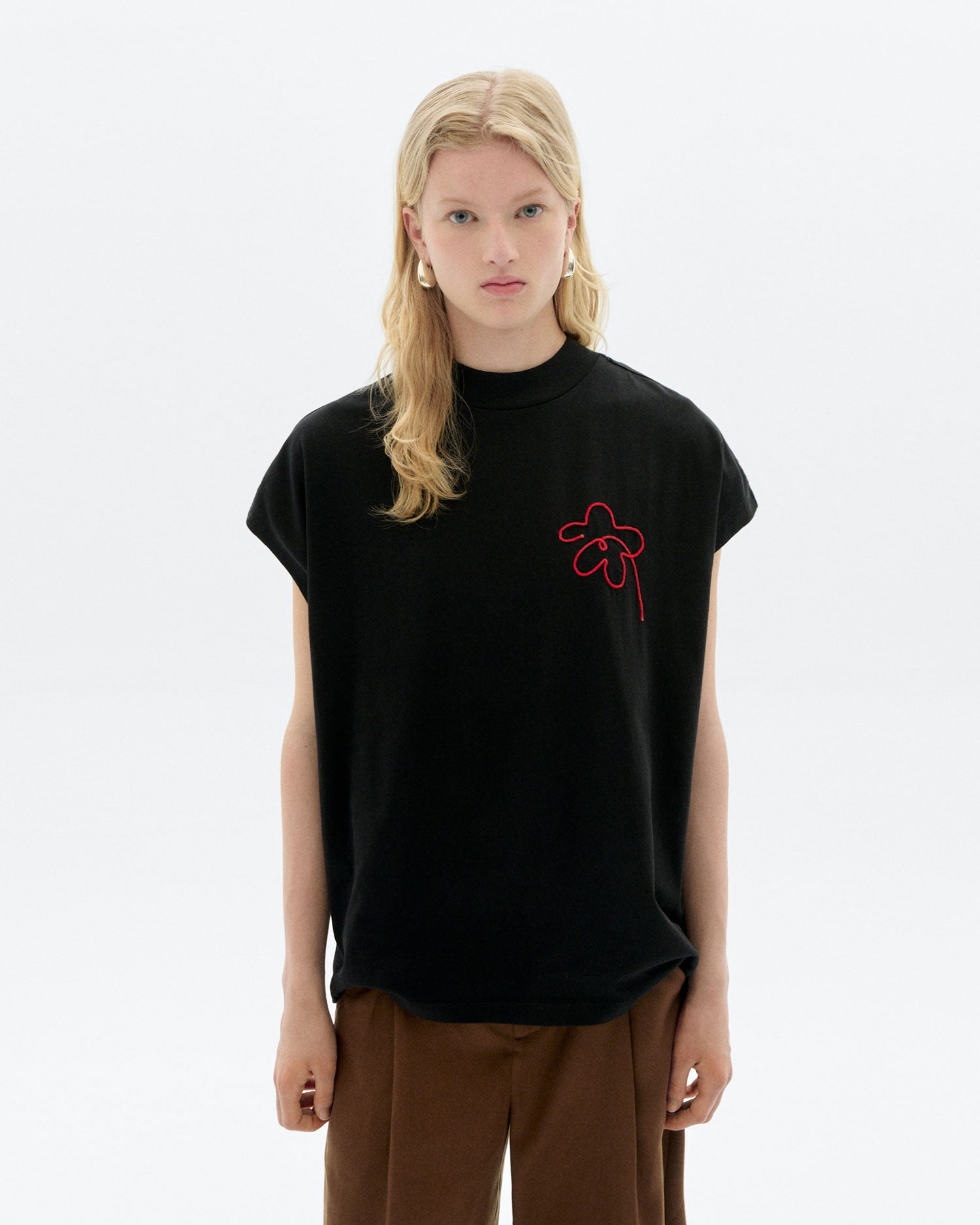 Volta T-Shirt Hand Embroidered Flower