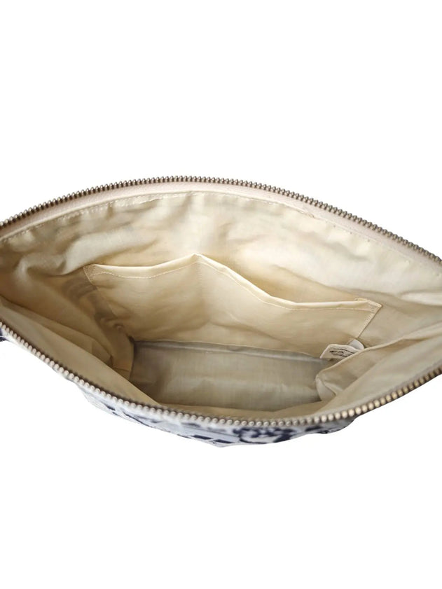 Vesi Field Toiletry Bag