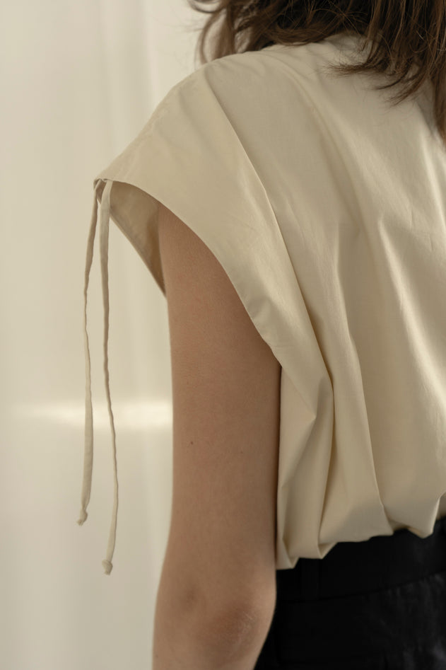 Kherson Cream één mouw katoenen blouse