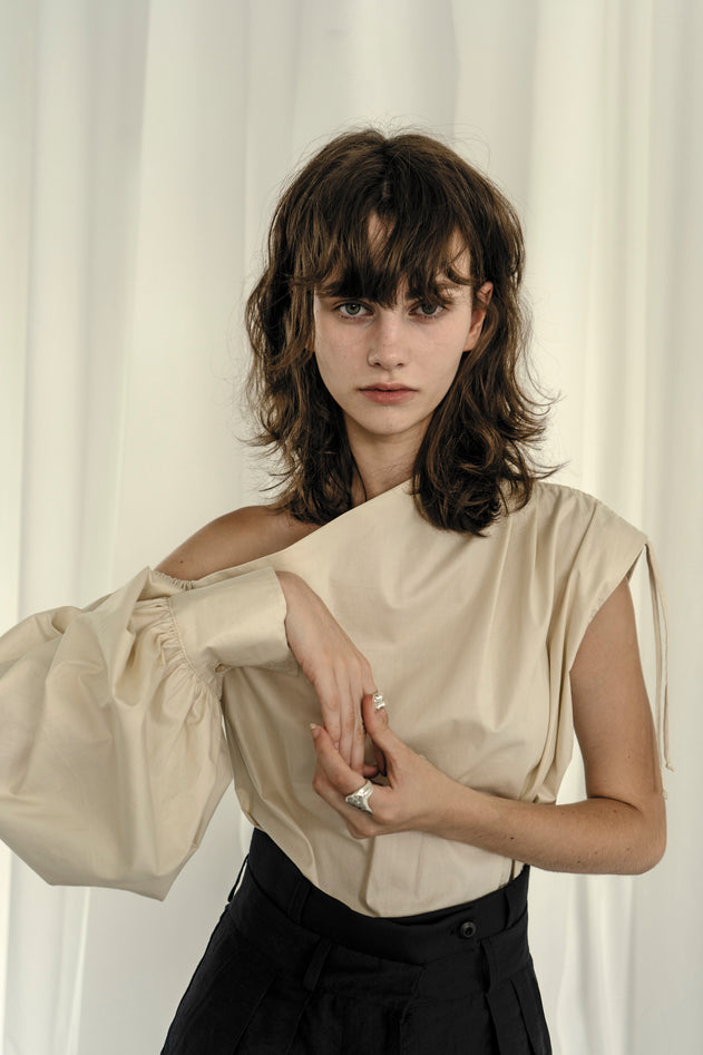Kherson Cream één mouw katoenen blouse