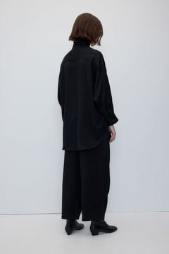 2821-CM-BL_Dina-Shirt-Black_RITA_ROW_WOMEN_AW26_4.jpg?v=1784106797