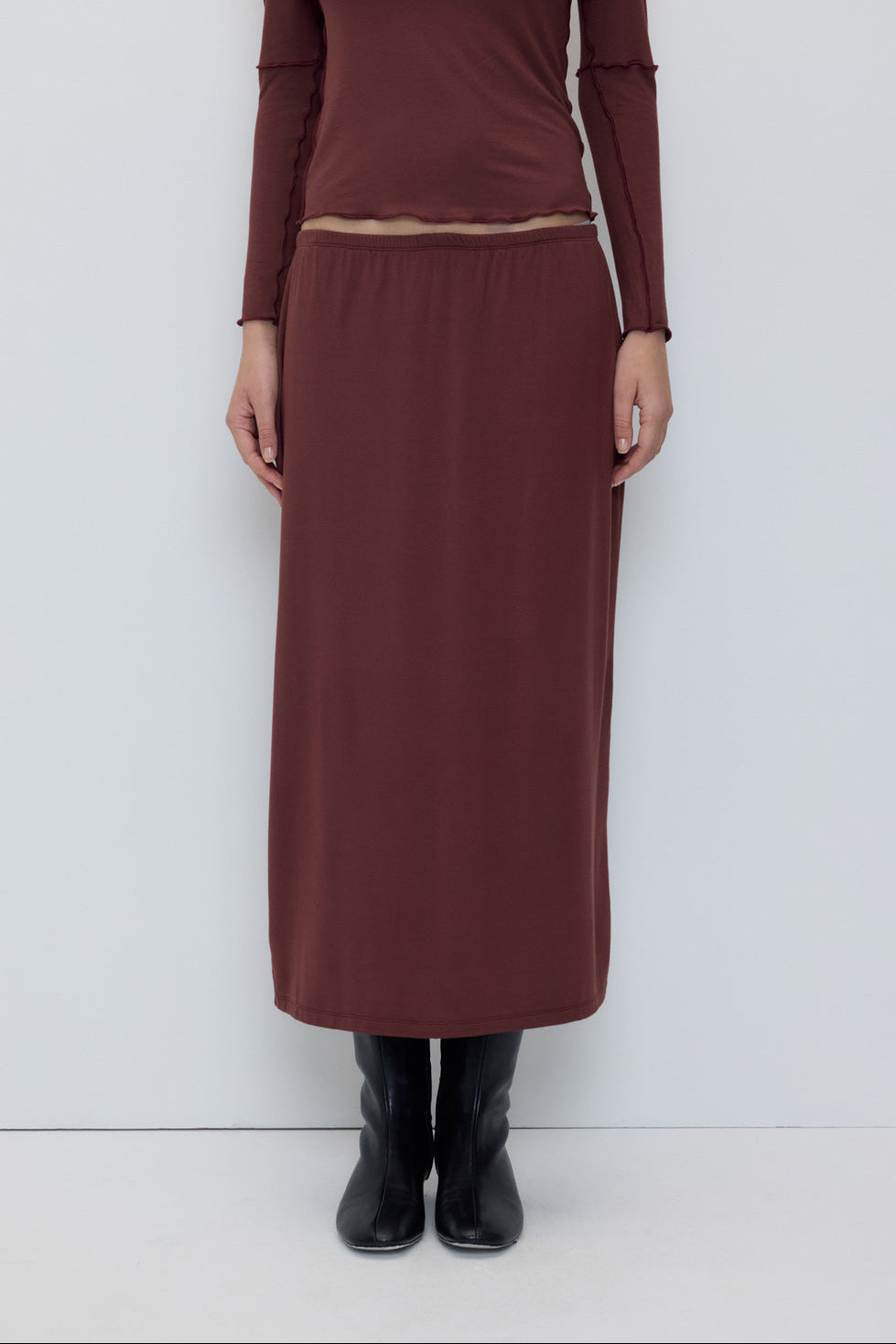 2853-FA-MA_Mendieta-Skirt-Maroon_RITA_ROW_WOMEN_AW26_1.jpg?v=1789658265