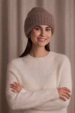 Women’s nougat mohair hat