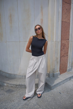 Body With Slit Neckline Short Black