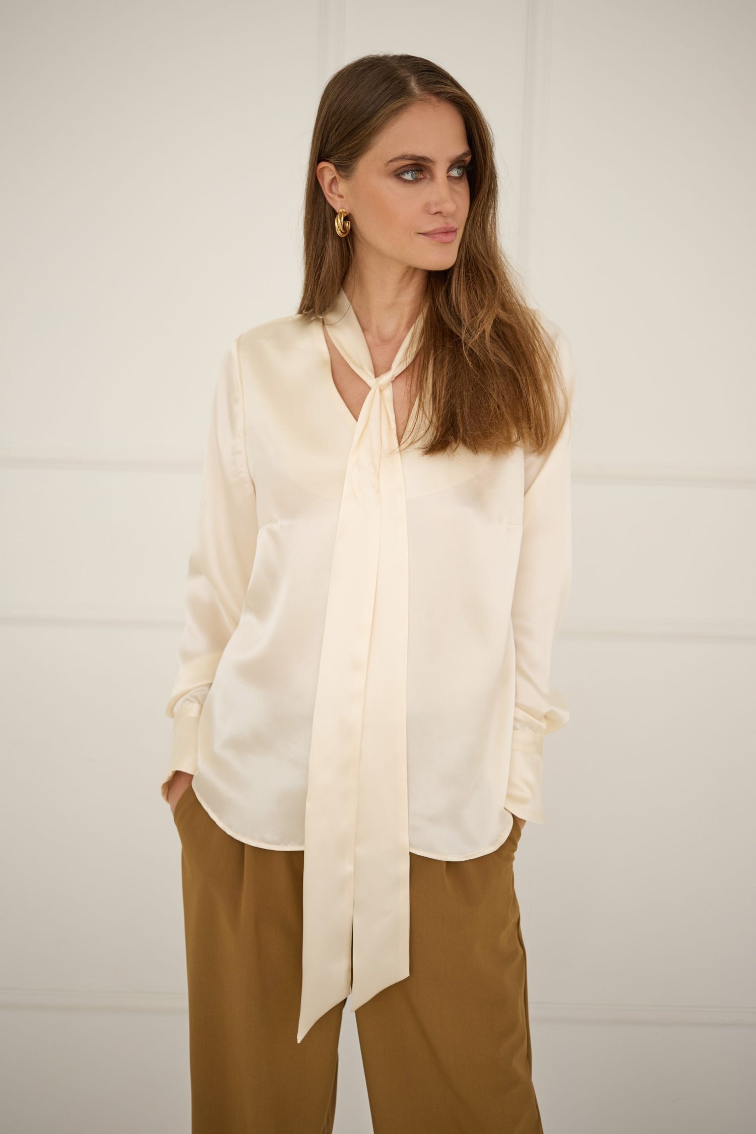 Enteliér Zijden Blouse met Ceintuur Ecru