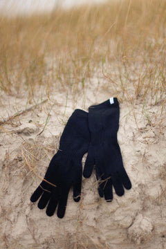 Via Merino Wool Scarf & Gloves Set Black