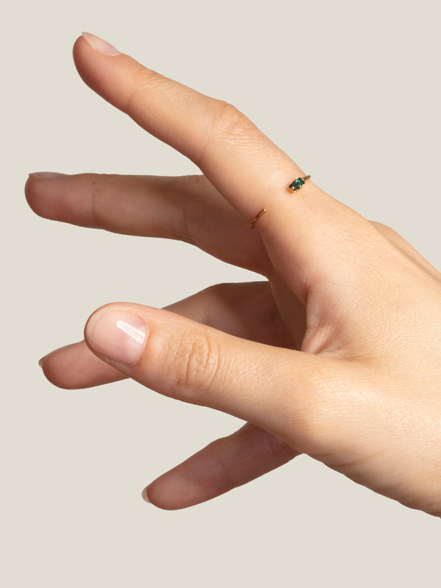 Jules_emeraude_closeup_AprilPlease.jpg?v=1721721215