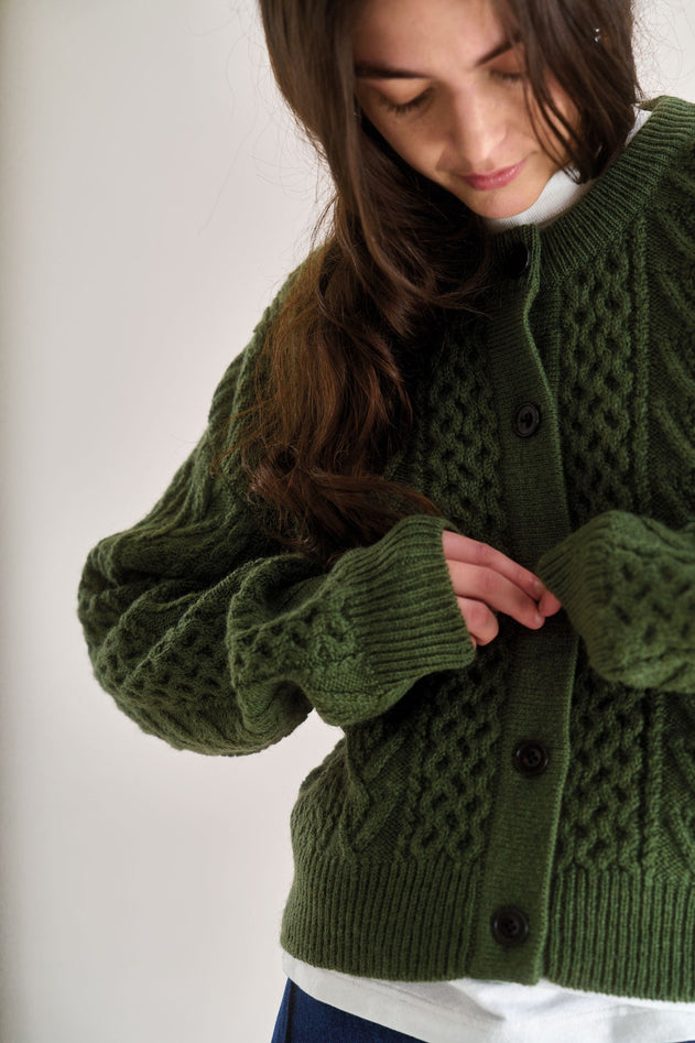 K2-GW-03-CHARLIE-Cable-Cardigan-Olive-3.jpg?v=1761159502