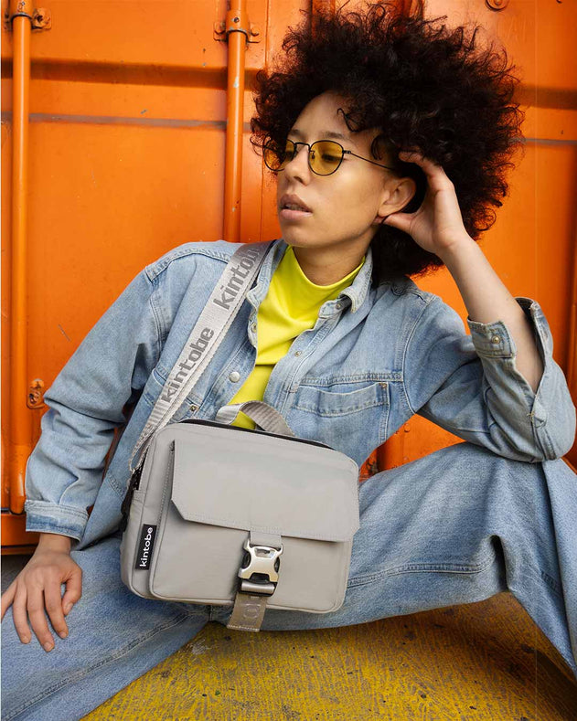 Noah Cross-Body Chrome Grey