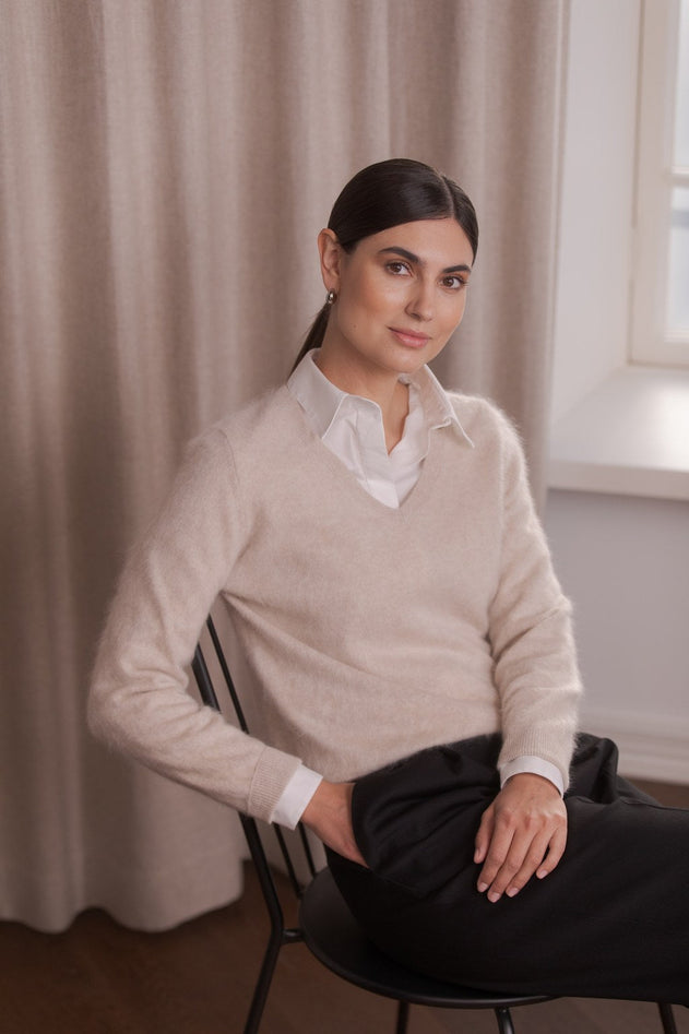 Long-Sleeve V-Neck Cashmere Sweater Latte