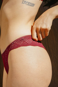Dawa Menstrual Thongs Garnet