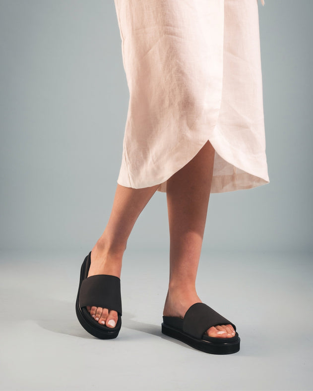 Okina Sandalen Zwart