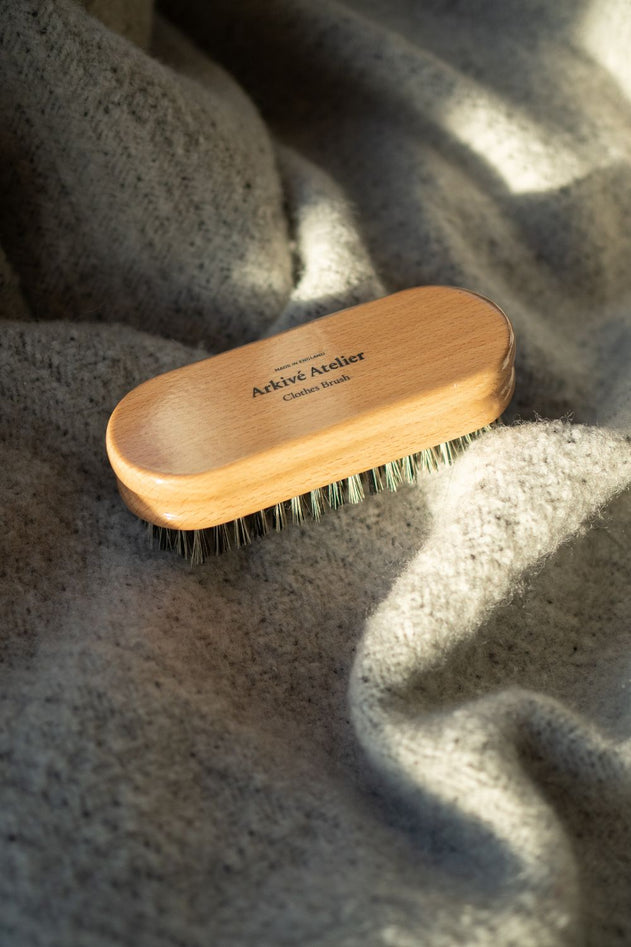 Arkivé Care Clothes Brush