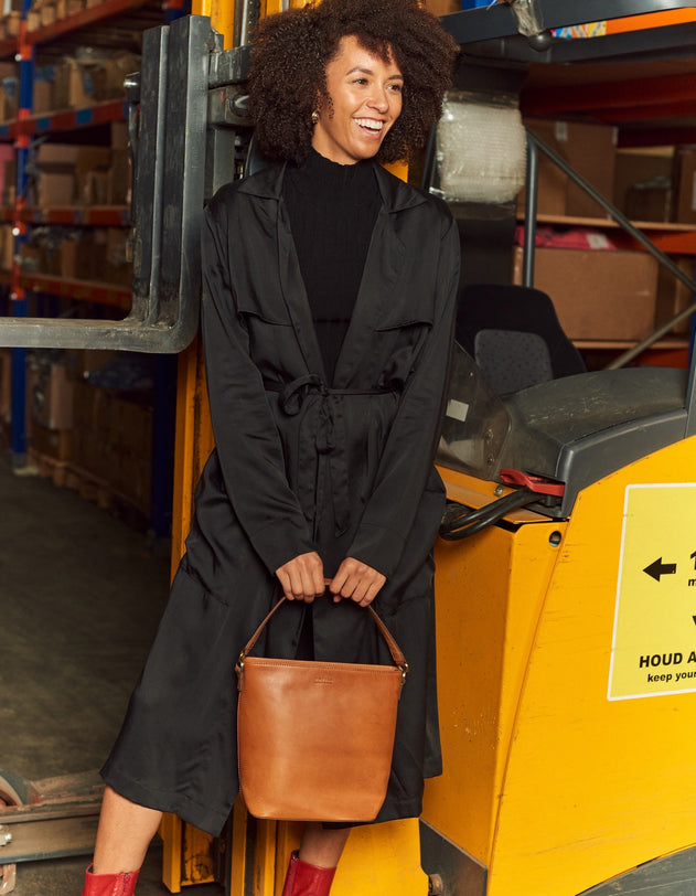 Bobbi Bucket Bag Maxi Classic Leather Cognac