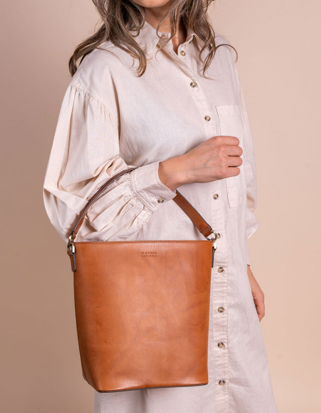 Bobbi Bucket Bag Maxi Classic Leather Cognac