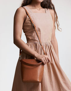 Bobbi Midi Bucket tas Cognac, Classic leer
