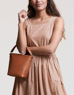 Bobbi Midi Bucket tas Cognac, Classic leer