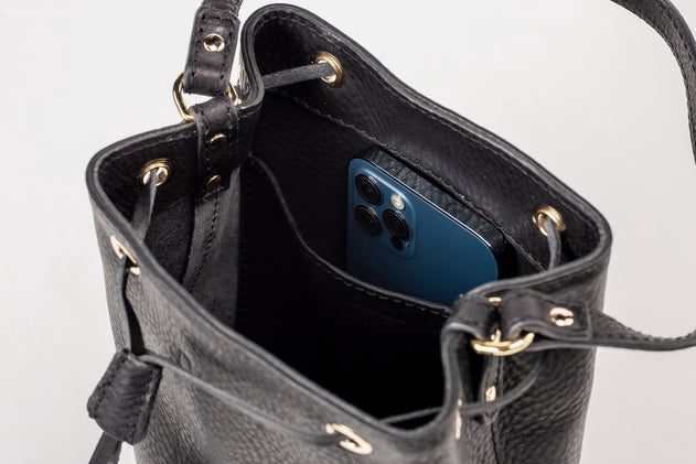 Chelsea Leren Bucket Tas Zwart
