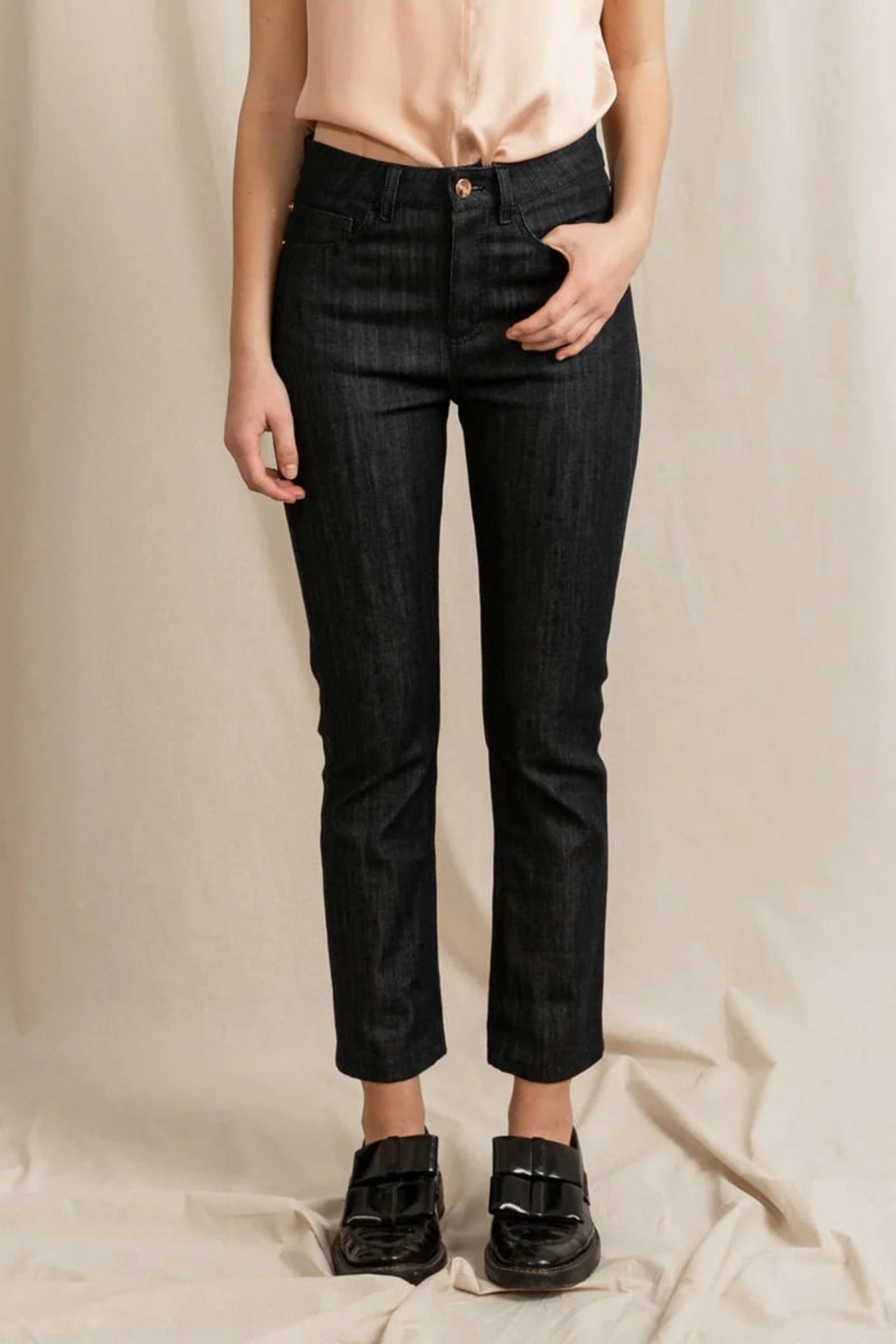 Cropped Custom Fit Jeans Matching Stitches Dark Blue - Studio Heijne