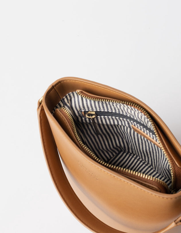 Bobbi Midi Bucket tas Cognac, Vegan Uppeal™