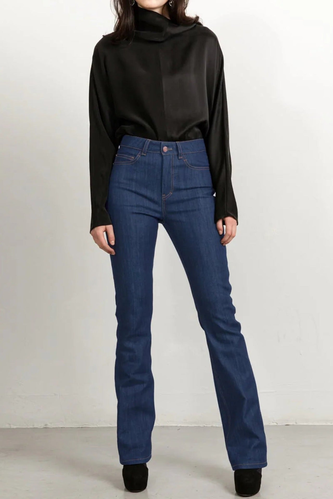 Flared Long Jeans Sand Stitch Mid Blue - Studio Heijne