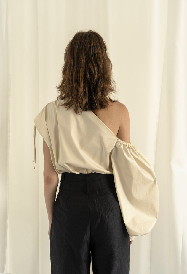 Kherson Cream één mouw katoenen blouse