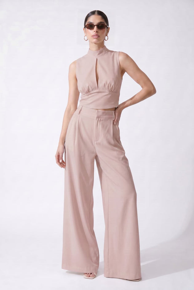 magnific__generate-a-full-body-luxury-studio-fashion-photoke__62780.jpg?v=1779789017