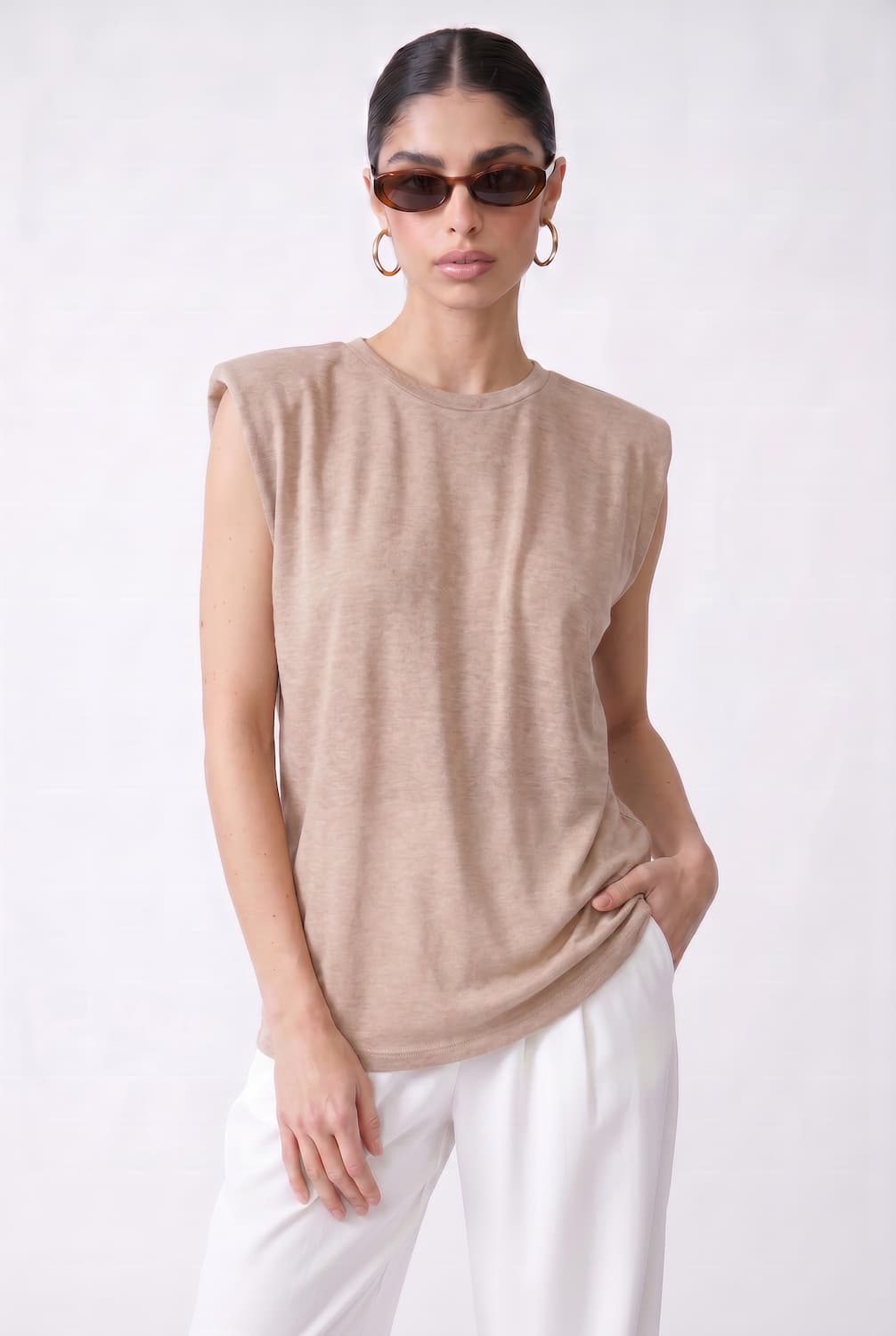 magnific__generate-a-luxury-studio-fashion-photo-kneeup-crop__61816.jpg?v=1779880588
