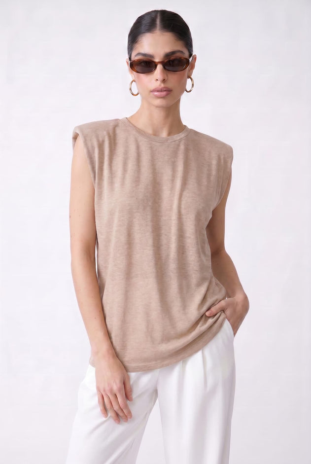magnific__generate-a-luxury-studio-fashion-photo-kneeup-crop__61816.jpg?v=1779880588