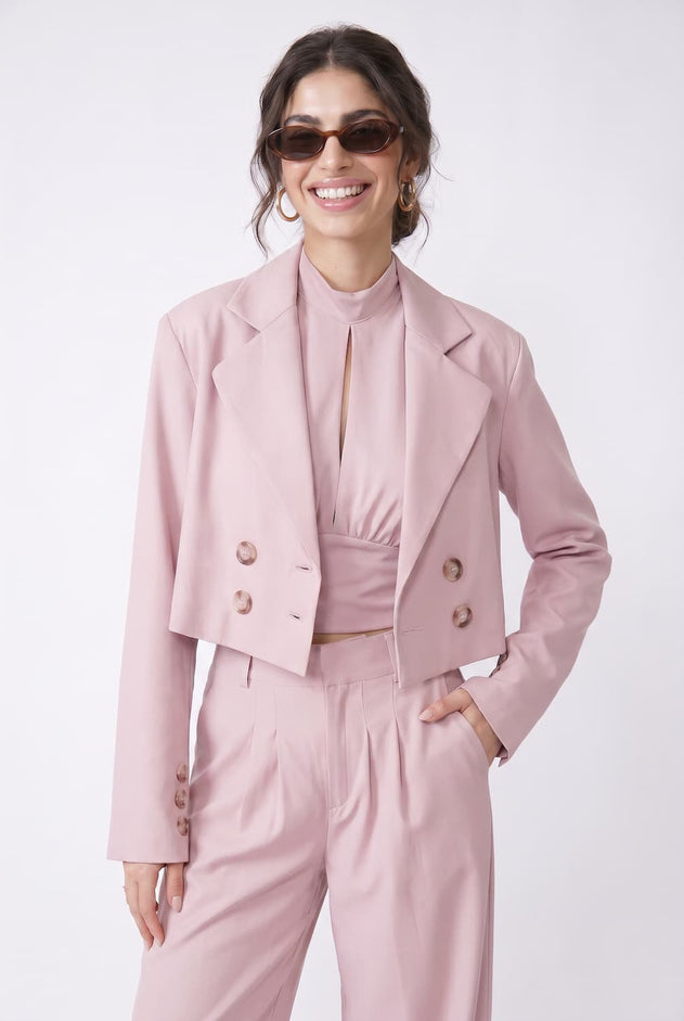 magnific__generate-a-luxury-studio-fashion-photo-waist-up-cr__25288.jpg?v=1779794305
