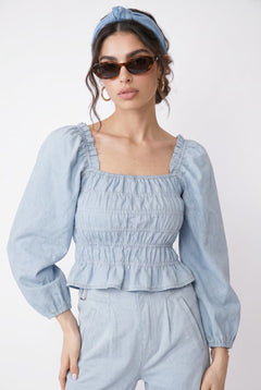 magnific__generate-a-luxury-studio-fashion-photo-waist-up-cr__36142.jpg?v=1779820474
