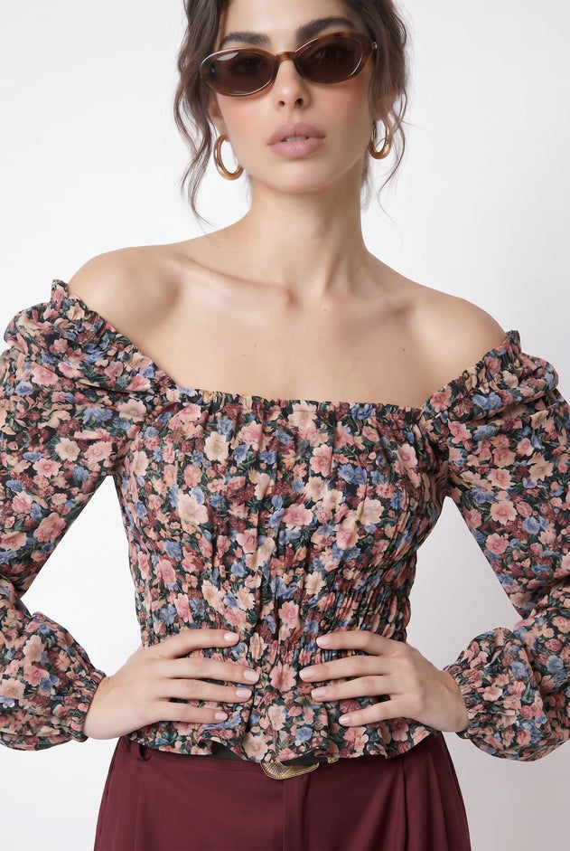 magnific__pgenerate-an-extreme-luxury-studio-fashion-closeup__25309.jpg?v=1779818938