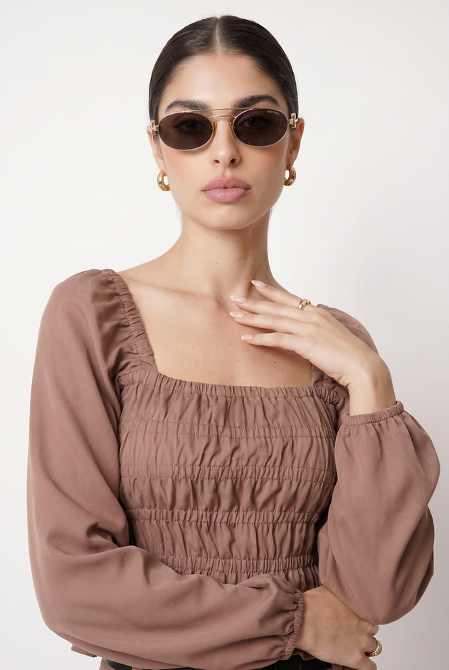 magnific__ultra-strict-waistup-fashion-pose-generationkeep-e__96109.jpg?v=1779799310