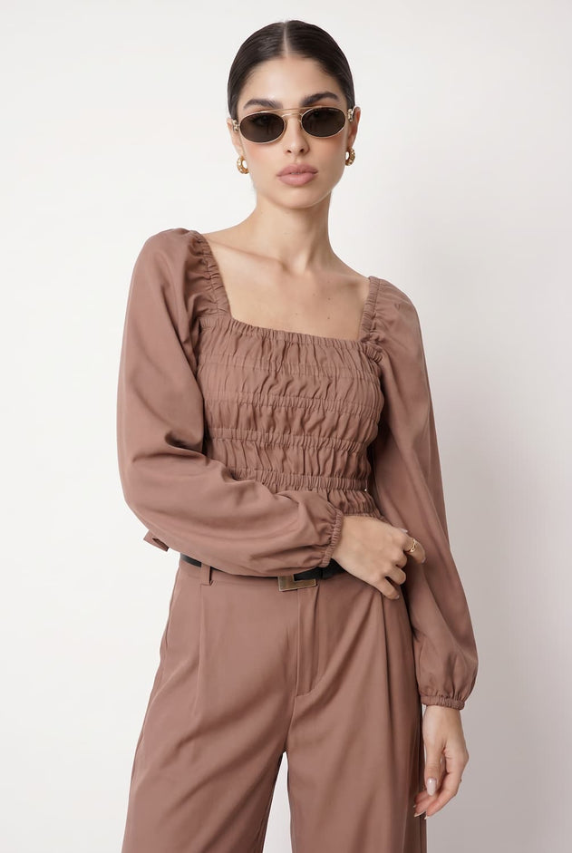 magnific__ultra-strict-waistup-fashion-pose-generationkeep-e__96111.jpg?v=1779712929