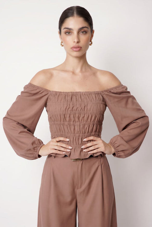 magnific__ultra-strict-waistup-fashion-pose-offshoulder-slee__96117_68ebdf3c-c533-4c47-b1b3-81cc1eee9a94.jpg?v=1779799310
