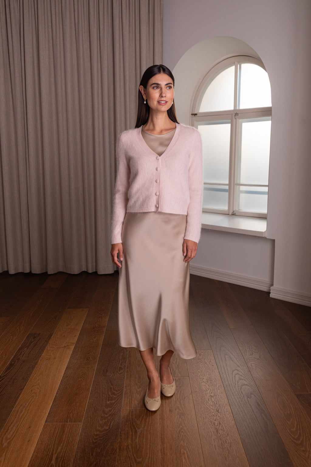 pitkahihainen_kashmirneuletakki_v-kaula-aukolla_palepink.jpg?v=1769426400