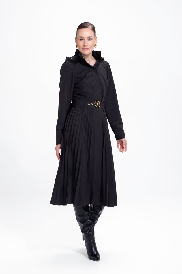 rainsisters-coat-black-sway-waterproof-black-in-motion.jpg?v=1779048720