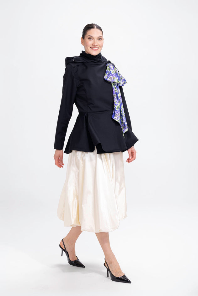 rainsisters-coat-moonlit-bow-waterproof-black-in-motion.jpg?v=1779055480