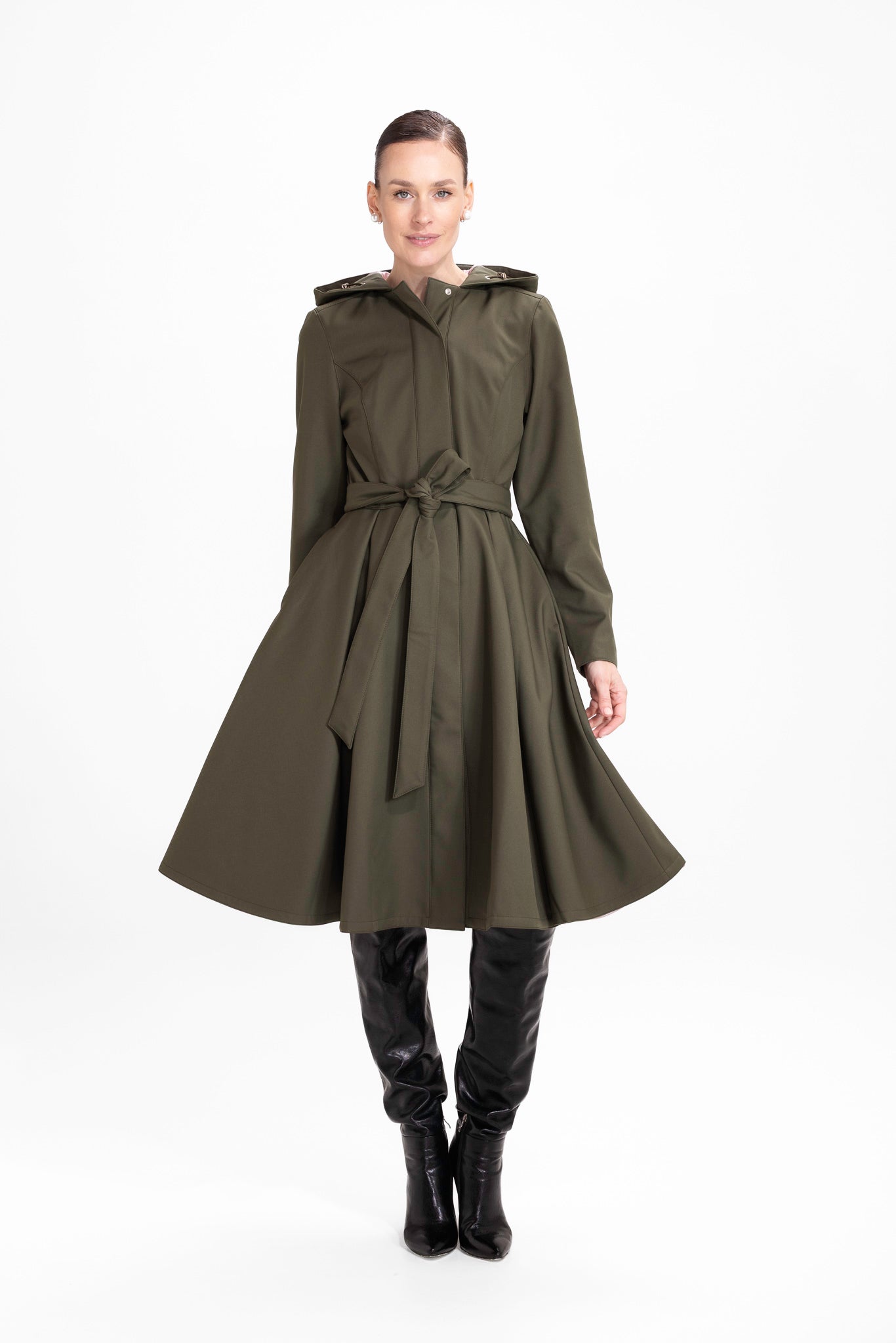 rainsisters-coat-moss-green-waterproof-green-in-motion.jpg?v=1779055697
