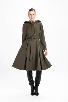 rainsisters-coat-moss-green-waterproof-green-in-motion.jpg?v=1779055697