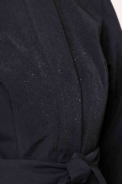 rainsisters-coat-raven-red-waterproof-black-close-up.jpg?v=1779056500
